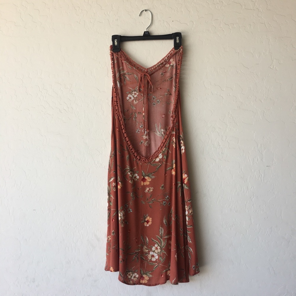 Floral halter dress - Picture 2 of 5